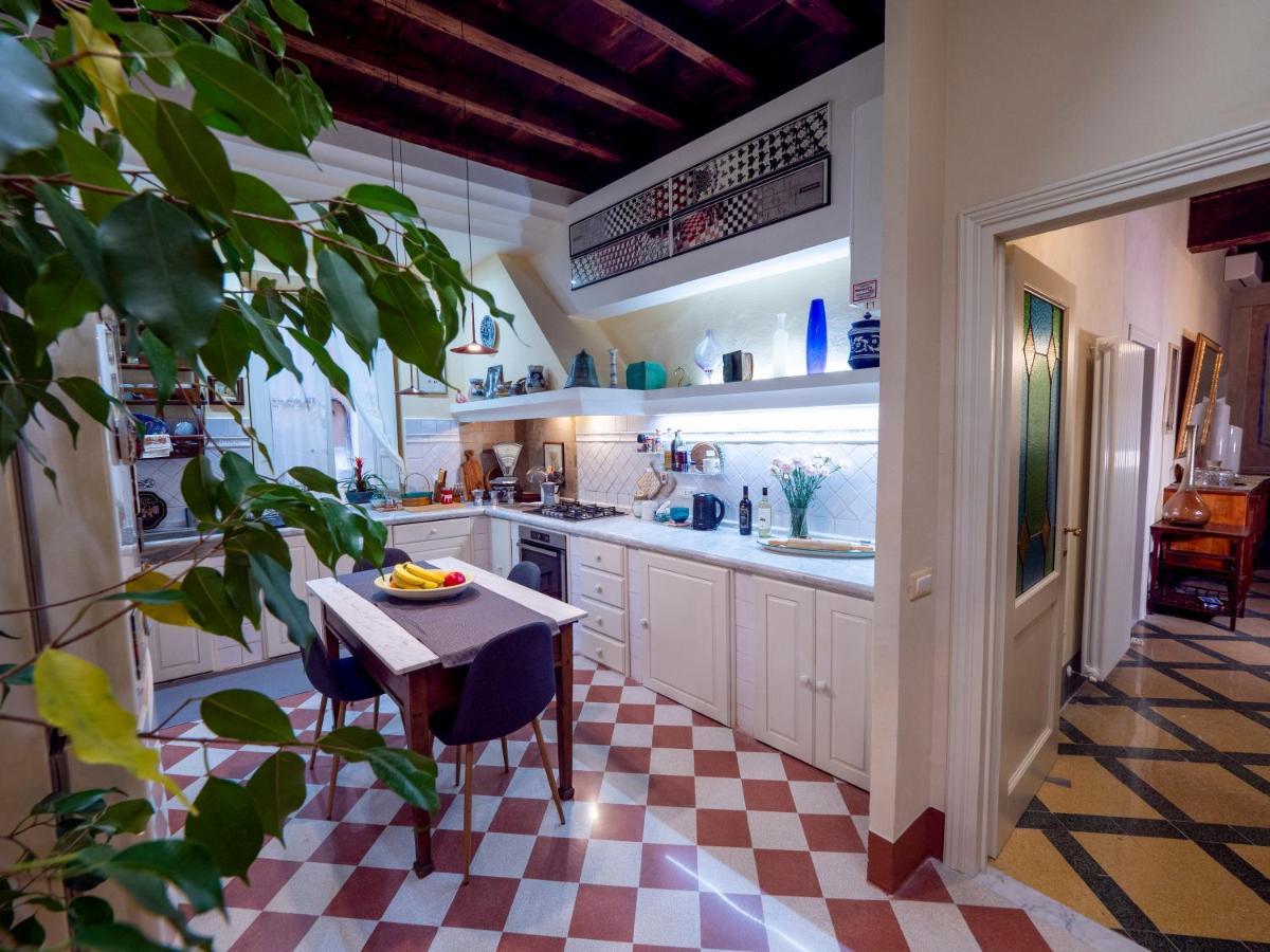 Luxury - Elegante Appartamento Nel Cuore Di Lucca Exterior foto